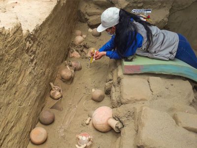 Excavacion-en-Huaca-de-La-Luna